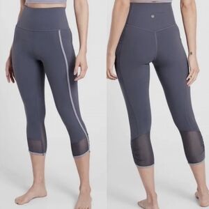 Athleta Salutation Stash Pocket II Intention Capri Leggings Violet Size Small